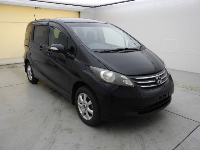 HONDA FREED — фото