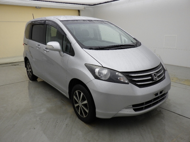 HONDA FREED — фото