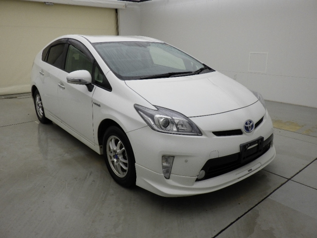 TOYOTA PRIUS — фото