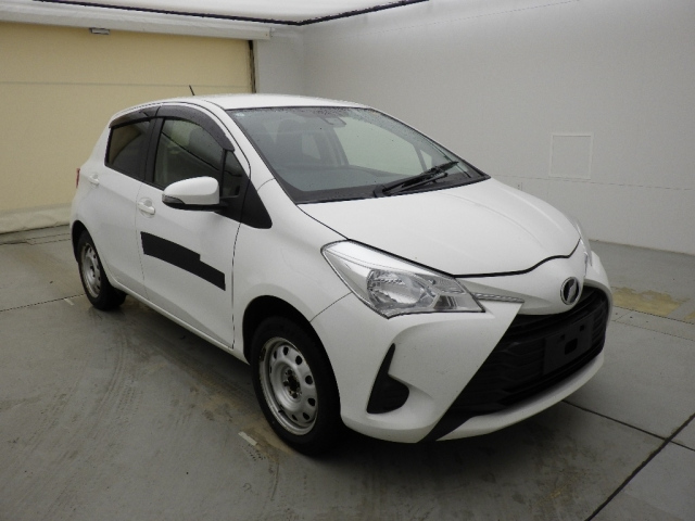 TOYOTA VITZ — фото