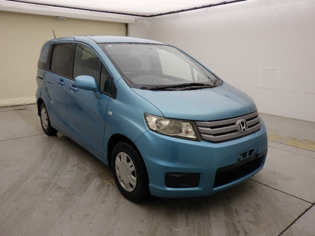 HONDA FREED — фото