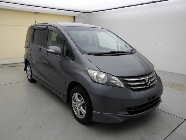 HONDA FREED — фото