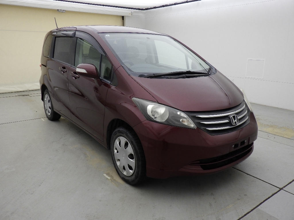HONDA FREED — фото