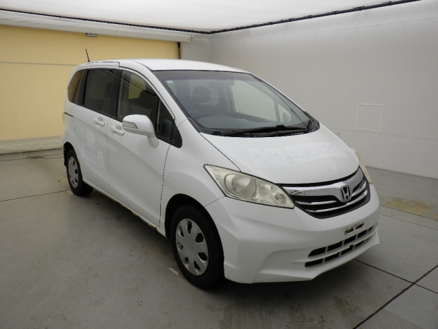 HONDA FREED — фото