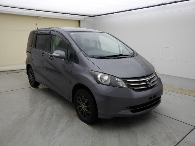 HONDA FREED — фото