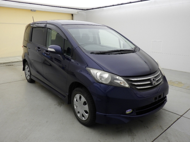 HONDA FREED — фото