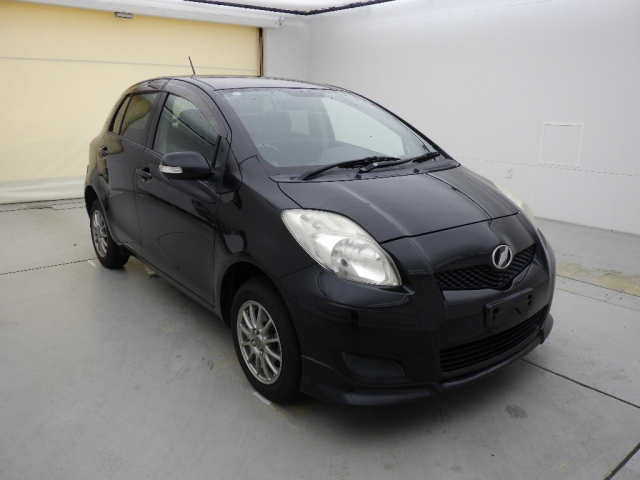 TOYOTA VITZ — фото