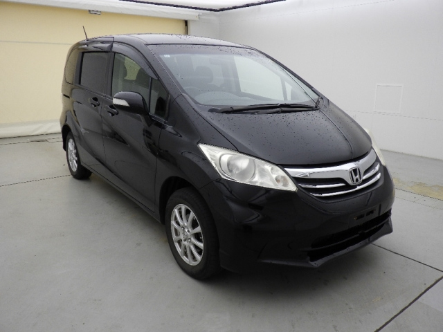 HONDA FREED — фото