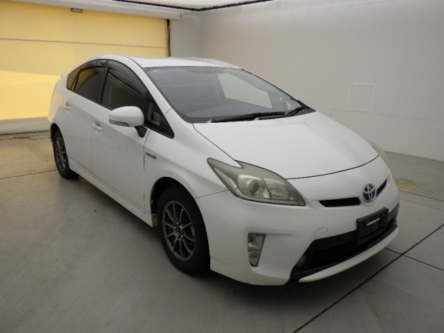TOYOTA PRIUS — фото