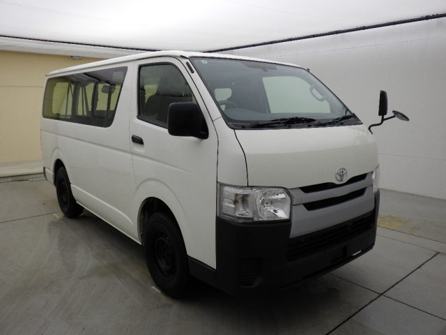 TOYOTA HIACE — фото