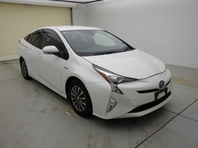 TOYOTA PRIUS — фото