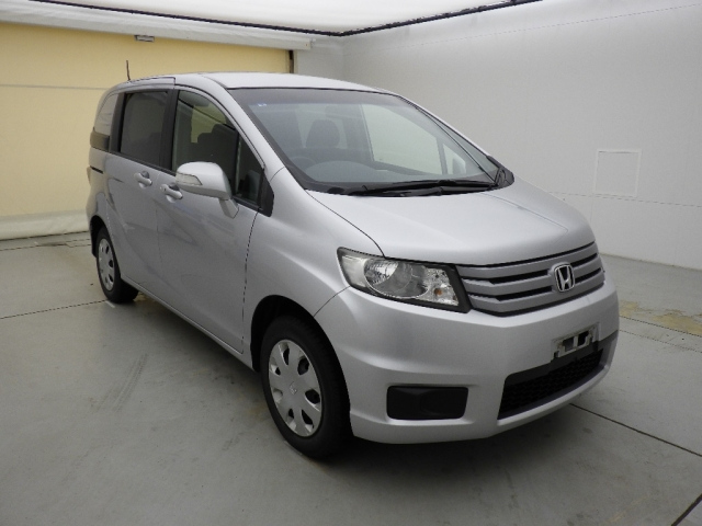 HONDA FREED — фото