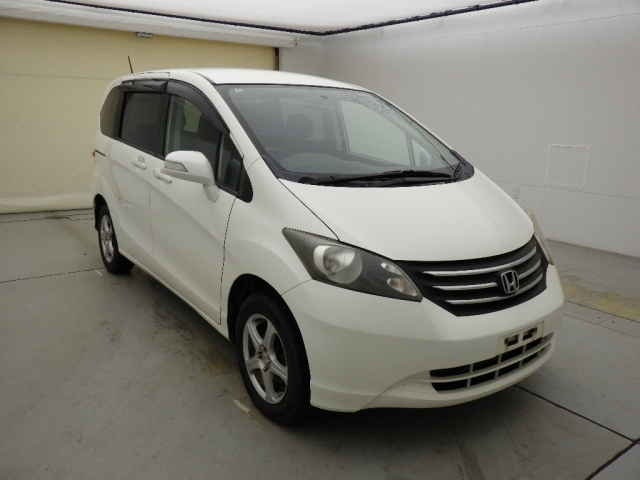 HONDA FREED — фото