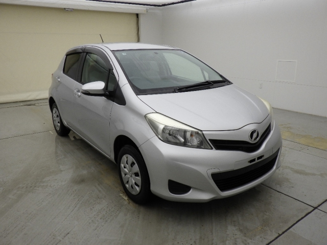 TOYOTA VITZ — фото