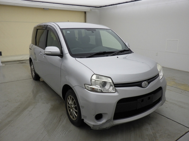 TOYOTA SIENTA — фото