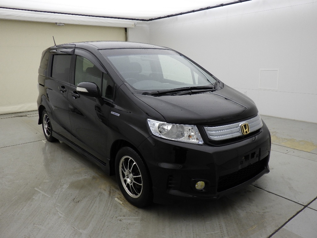 HONDA FREED — фото