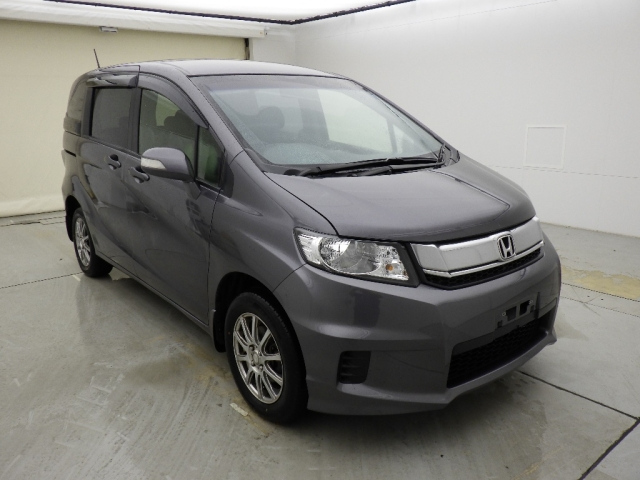 HONDA FREED — фото