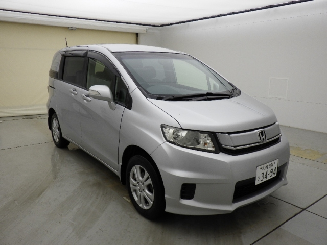 HONDA FREED — фото