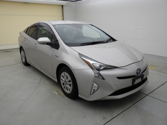 TOYOTA PRIUS — фото