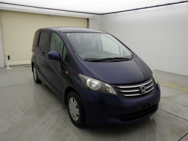 HONDA FREED — фото