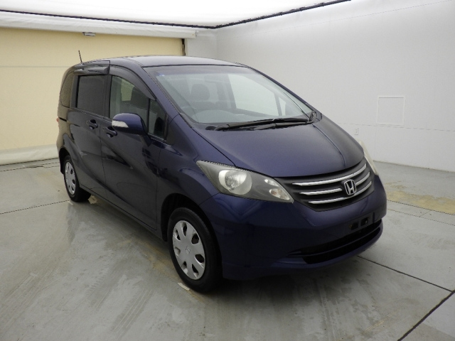 HONDA FREED — фото