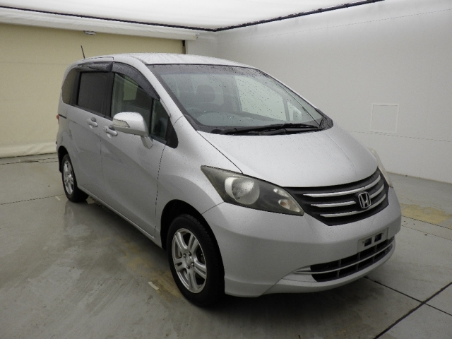 HONDA FREED — фото
