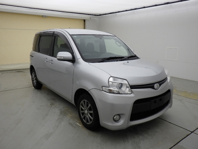 TOYOTA SIENTA — фото
