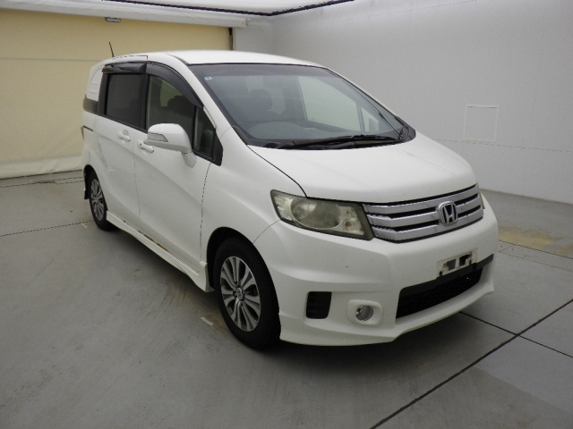 HONDA FREED — фото