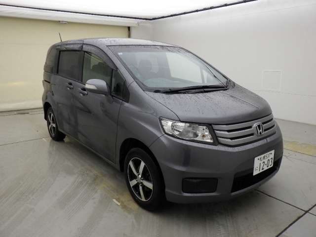 HONDA FREED — фото