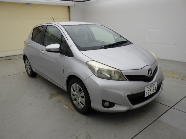 TOYOTA VITZ — фото