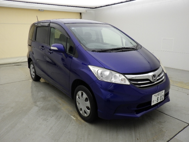 HONDA FREED — фото
