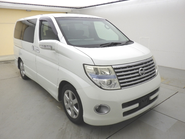 NISSAN ELGRAND — фото
