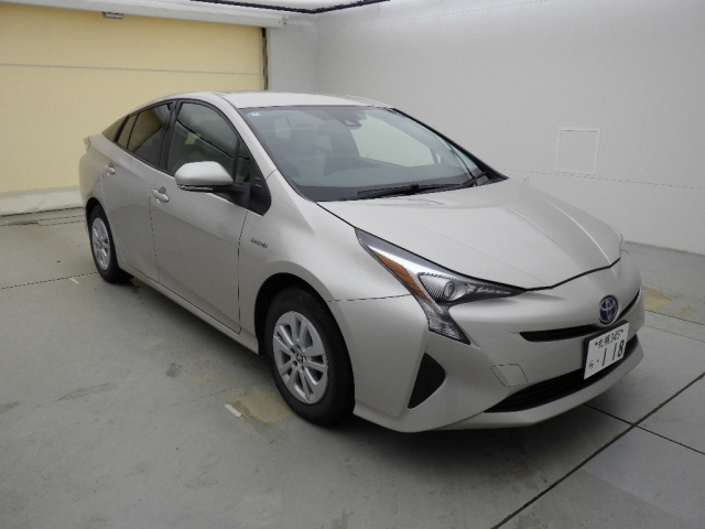 TOYOTA PRIUS — фото