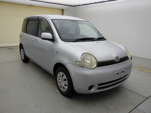 TOYOTA SIENTA — фото