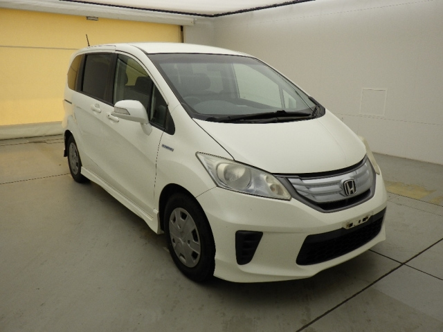 HONDA FREED — фото
