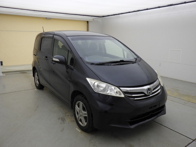 HONDA FREED — фото