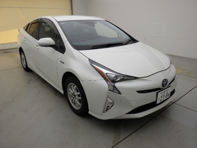 TOYOTA PRIUS — фото