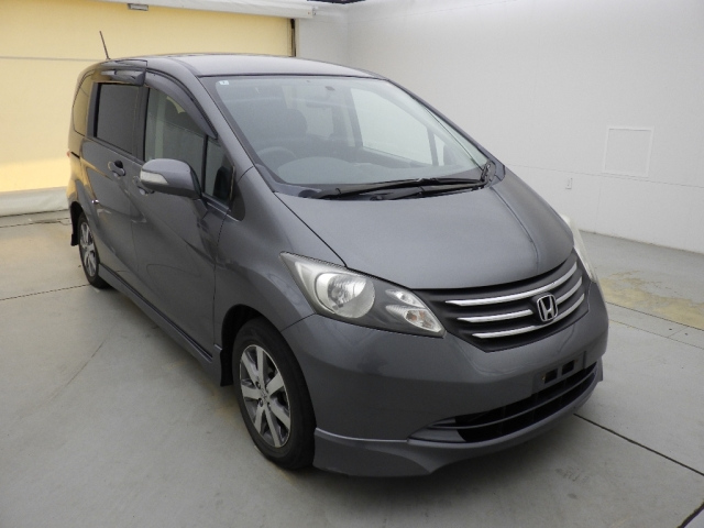 HONDA FREED — фото