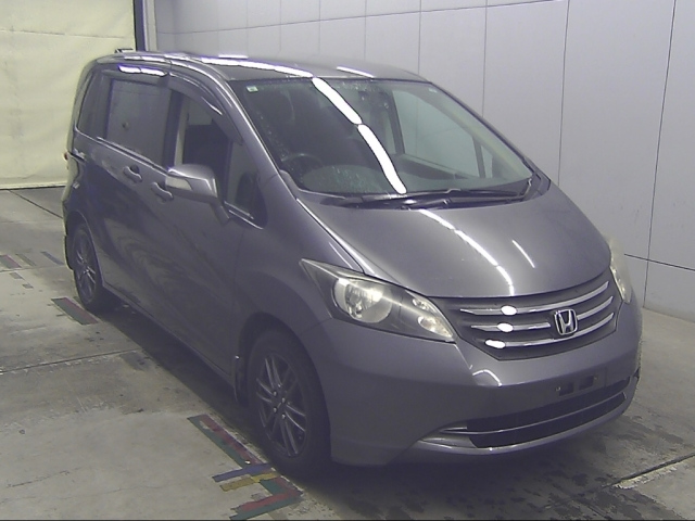 HONDA FREED — фото
