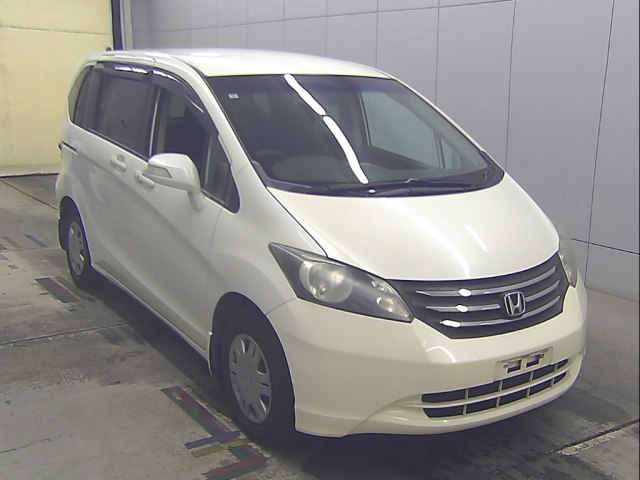 HONDA FREED — фото