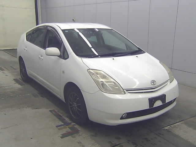 TOYOTA PRIUS — фото