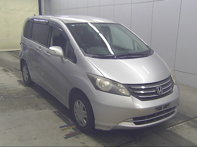HONDA FREED — фото
