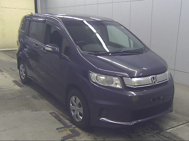 HONDA FREED — фото