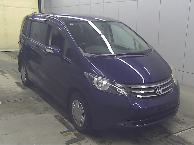 HONDA FREED — фото