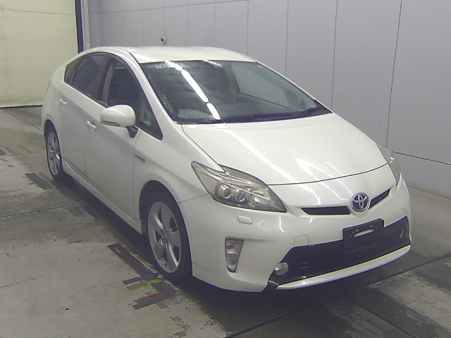 TOYOTA PRIUS — фото