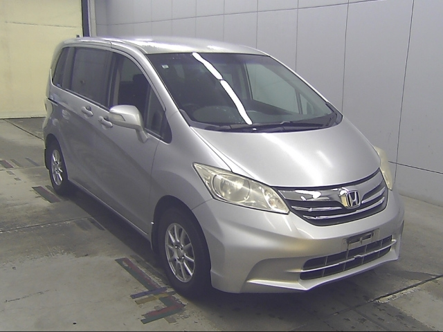 HONDA FREED — фото