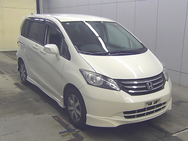 HONDA FREED — фото