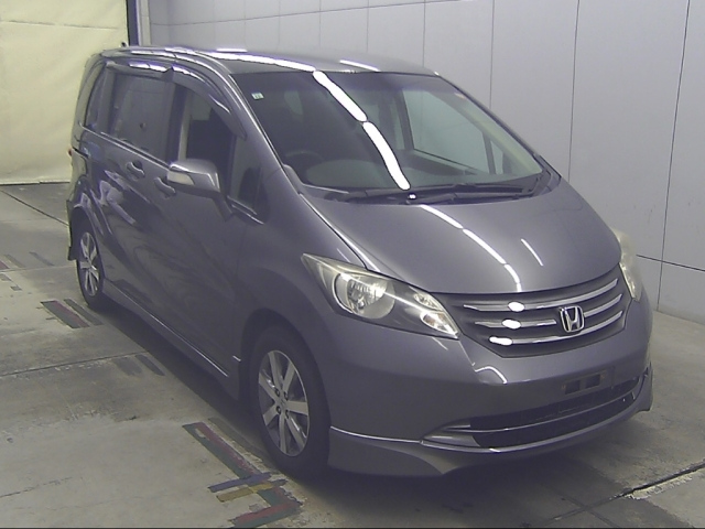 HONDA FREED — фото
