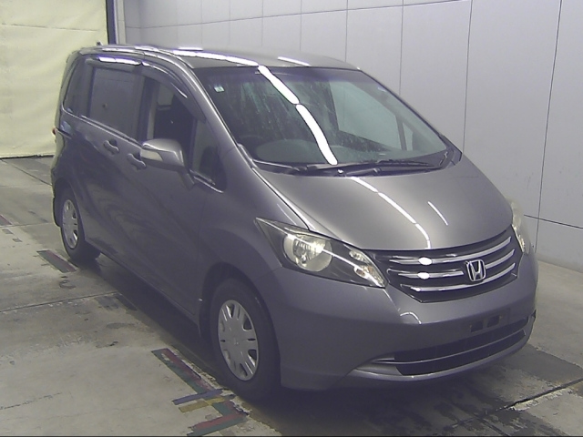 HONDA FREED — фото