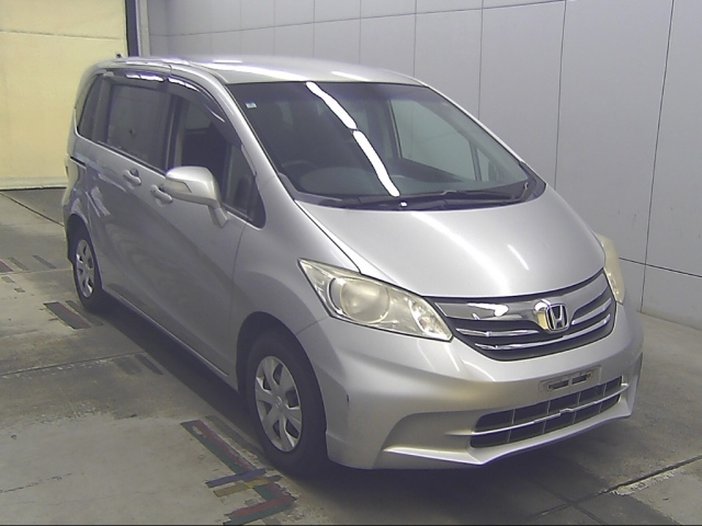 HONDA FREED — фото